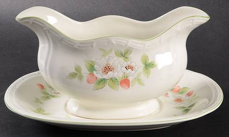 Berry Bloom Gravy Boat & Underplate