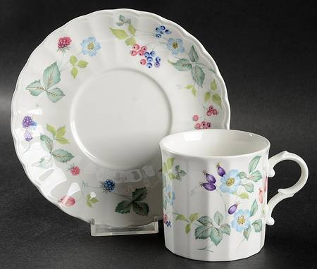 Berry Festival Flat Cup & Saucer Set