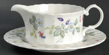 Berry Festival Round Gravy Boat & Underplate (Salad Plate)