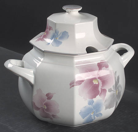 Beau Monde Tureen &  Lid