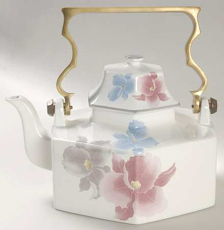 Beau Monde Teapot & Lid with Brass Handle