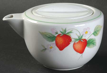 Berries Three Creamer & Lid