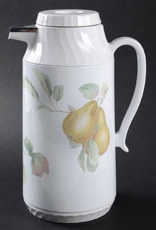 Belle Terre Plastic Thermos/Carafe & Lid