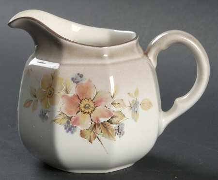 Black Berries Creamer
