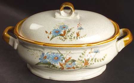 Blue Daisies 2.5 Quart Oval Covered Casserole
