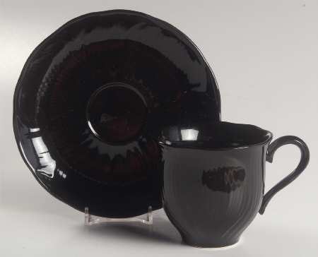 Black Iris Flat Cup & Saucer Set