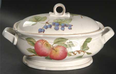 Bon Apetit 2.5 Quart Oval Covered Casserole