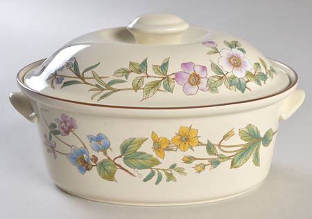 Botanical Bouquet 1.75 Quart Oval Covered Casserole
