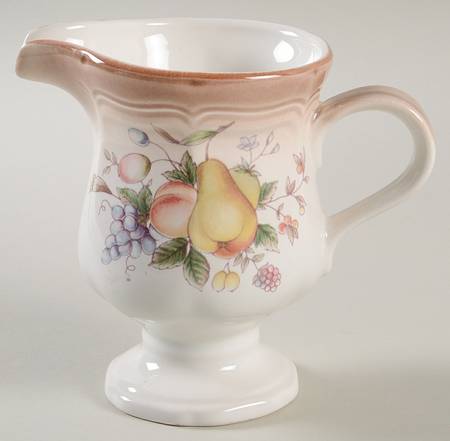 Bountiful Creamer by Mikasa