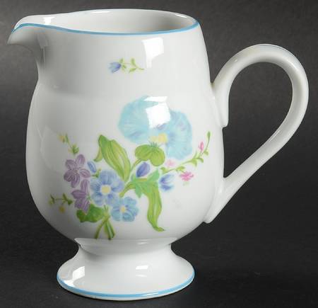 Boutonniere Creamer