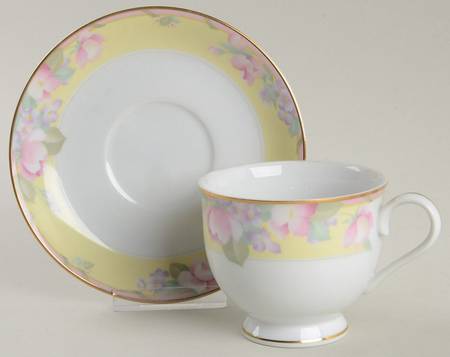 Braemar Yellow Footed Cup & Saucer Set