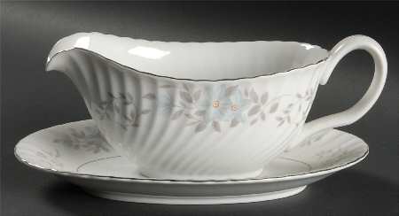 Breton Gravy Boat & Underplate