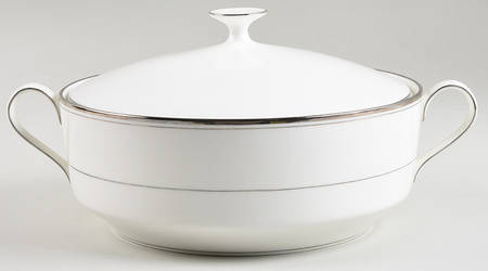 Briarcliffe Round Covered Vegetable