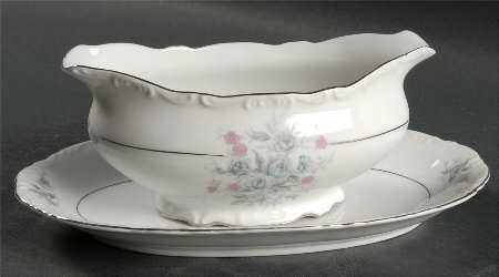 Bryn Mawr White Gravy Boat & Underplate/Relish
