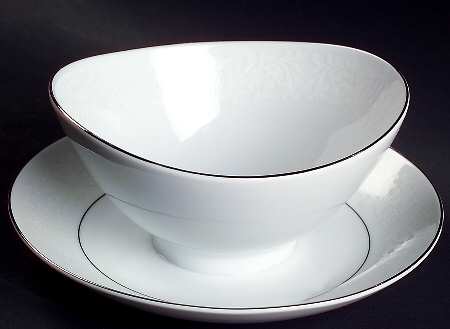 Bridal Veil Gravy Boat with Attached Underplate