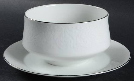 Bridal Veil Gravy Boat with Attached Underplate