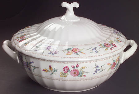 Brywood 2 Qt Round Covered Casserole