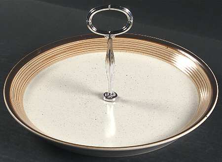 Buckskin Round Serving Plate with Center Handle (Dp) Hc