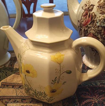Buttercup Coffee Pot & Lid