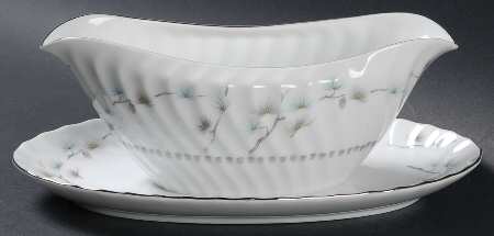 Buena Vista Gravy Boat with Attached Underplate