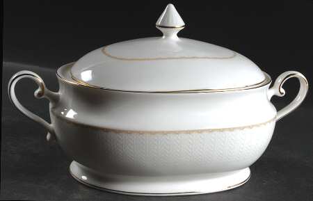 Casa Blanca Oval Covered Vegetable