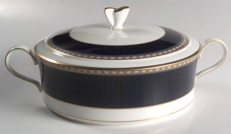 Castle Blue 2 Qt Round Covered Casserole