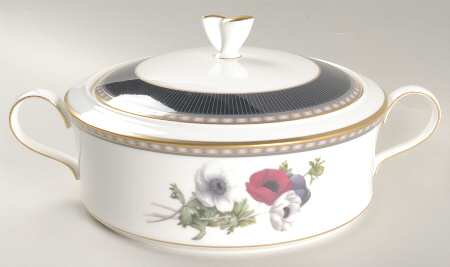 Castle Meadow 2 Qt Round Covered Casserole