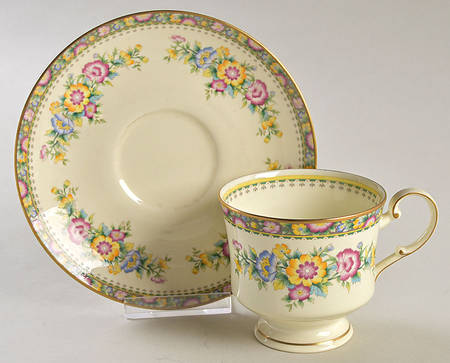 Canterbury Footed Cup & Saucer Set