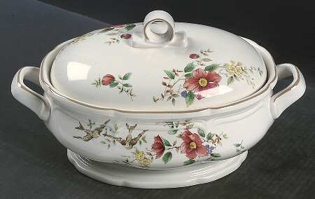 Capistrano 2 Quart Oval Covered Casserole