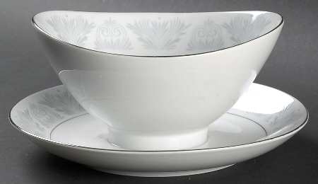 Caravel Gravy Boat with Attached Underplate