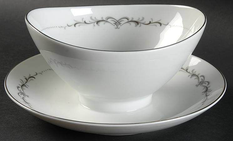 Carlsberg Gravy Boat with Attached Underplate