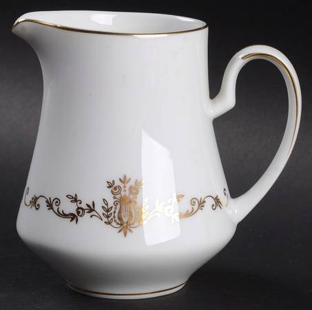 Carlton (5774) Creamer