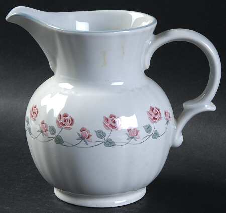 Cassis Creamer