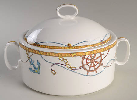 Captain's Table 2 Qt Round Covered Casserole