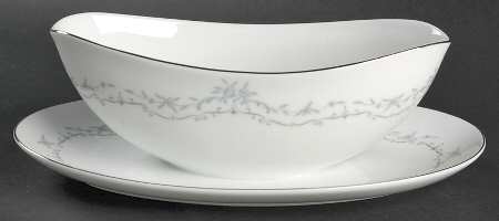 Chadsworth Gravy Boat with Attached Underplate