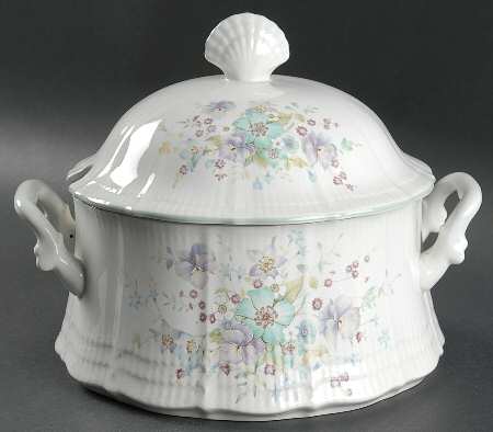 Chantal 2 Qt Round Covered Casserole