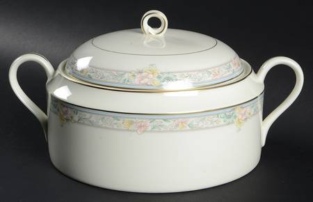 Charmaine 2.5 Qt Round Covered Casserole