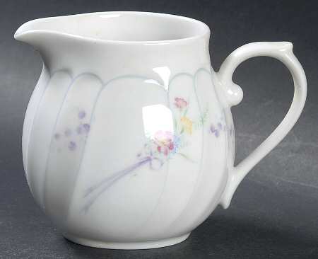 Chatelaine Creamer