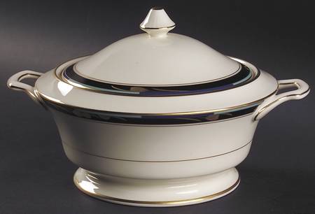 Chatelaine Round Covered Vegetable
