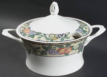 Chelsea Court Tureen &  Lid