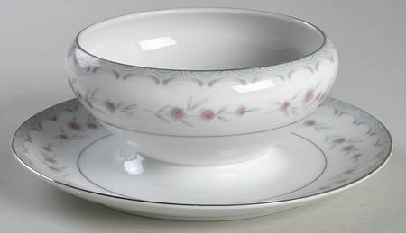 Chelsea Gravy Boat with Attached Underplate