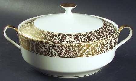 Chestnut Hill Round Covered Vegetable