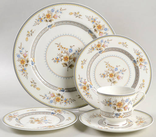 Chippendale 40 Piece Estate Set