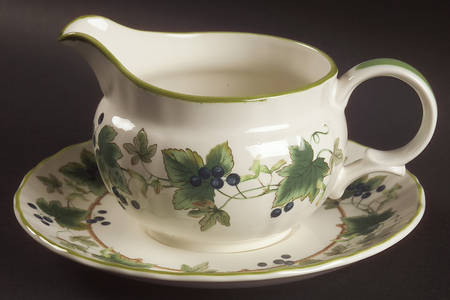 Chelsea Vine Gravy Boat & Underplate