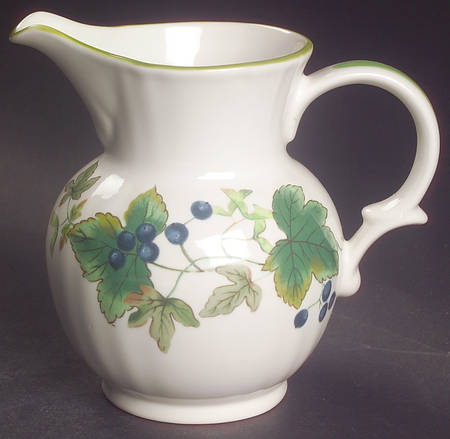 Chelsea Vine Creamer