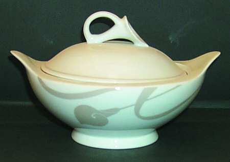 Classic Flair Beige 1.5 Qt Round Covered Casserole