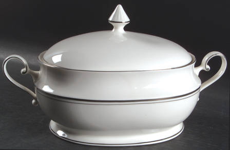 Classic Platinum Oval Covered Vegetable