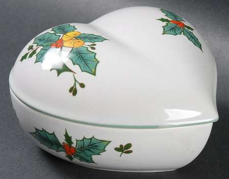 Continental Christmas Heart Shape Box & Lid