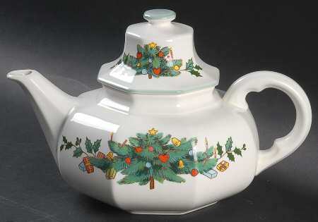 Continental Christmas Teapot & Lid