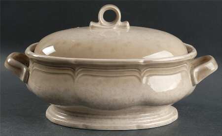 Country Home 2.5 Quart Oval Covered Casserole